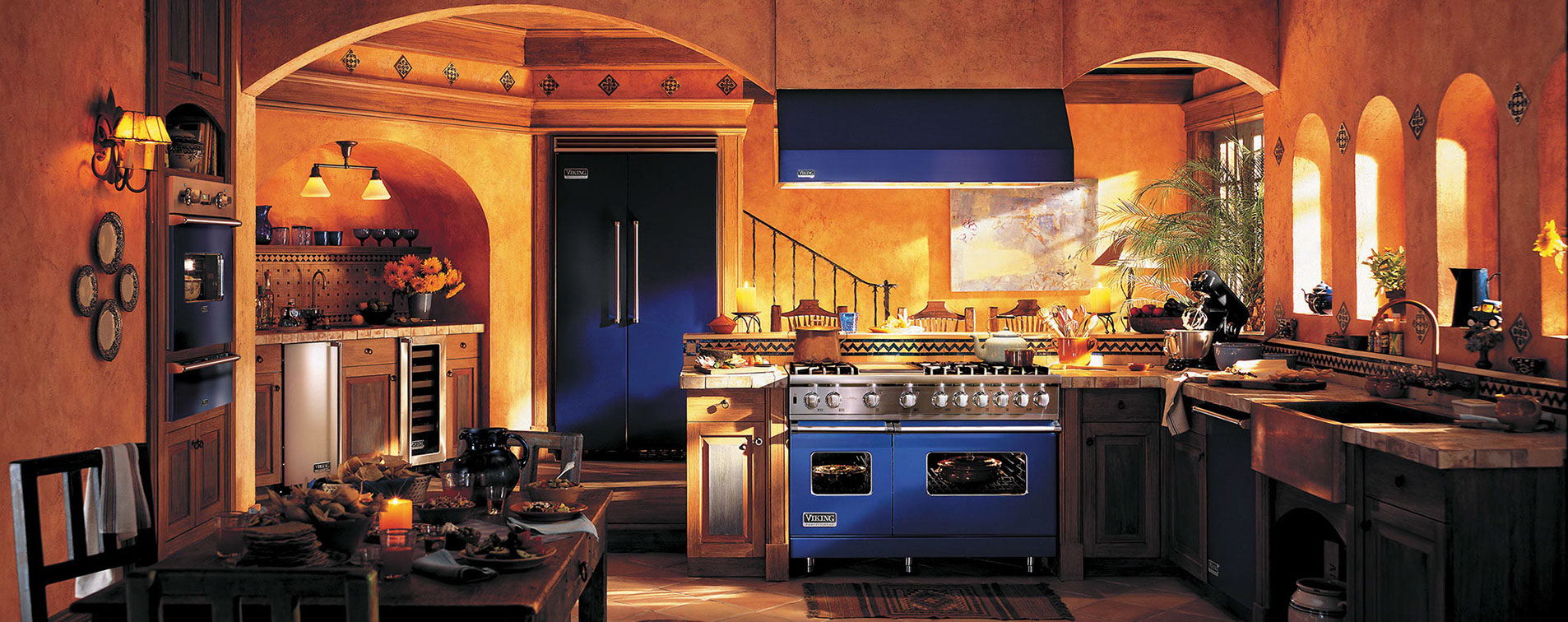 http://douglascabinetdesigns.com/images/cobalt_kitchen-lr.jpg